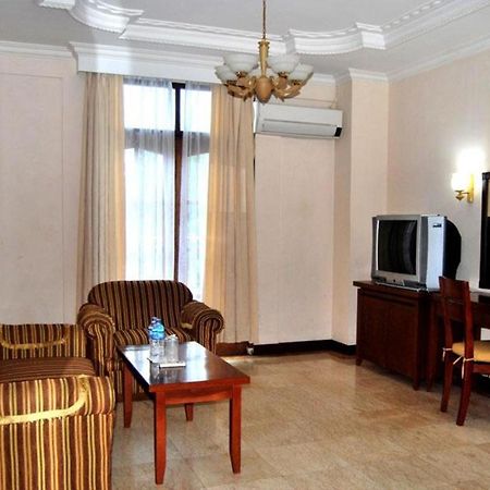 Pia Hotel Pangkalpinang Pangkalan Baru エクステリア 写真