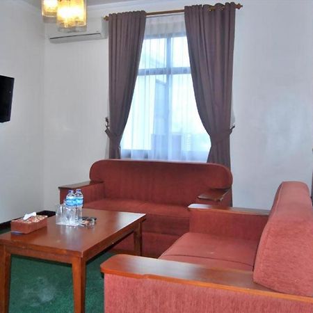 Pia Hotel Pangkalpinang Pangkalan Baru エクステリア 写真
