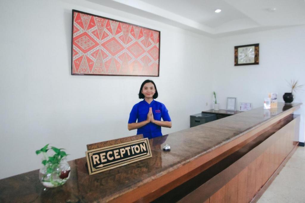 Pia Hotel Pangkalpinang Pangkalan Baru エクステリア 写真