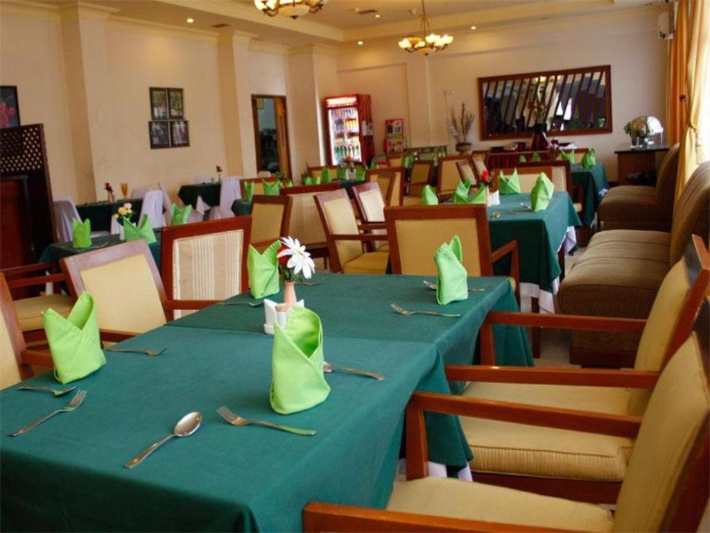 Pia Hotel Pangkalpinang Pangkalan Baru エクステリア 写真