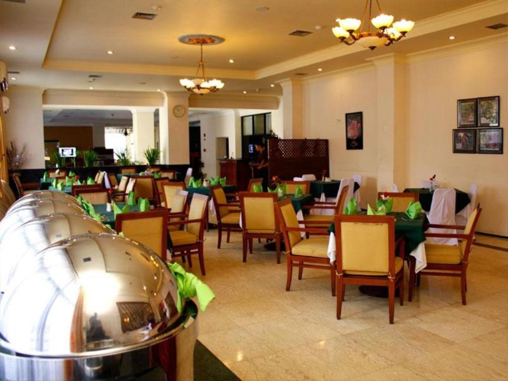 Pia Hotel Pangkalpinang Pangkalan Baru エクステリア 写真